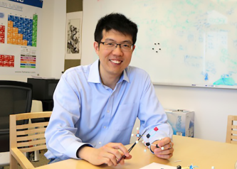 Photo of Professor Guangbin Dong